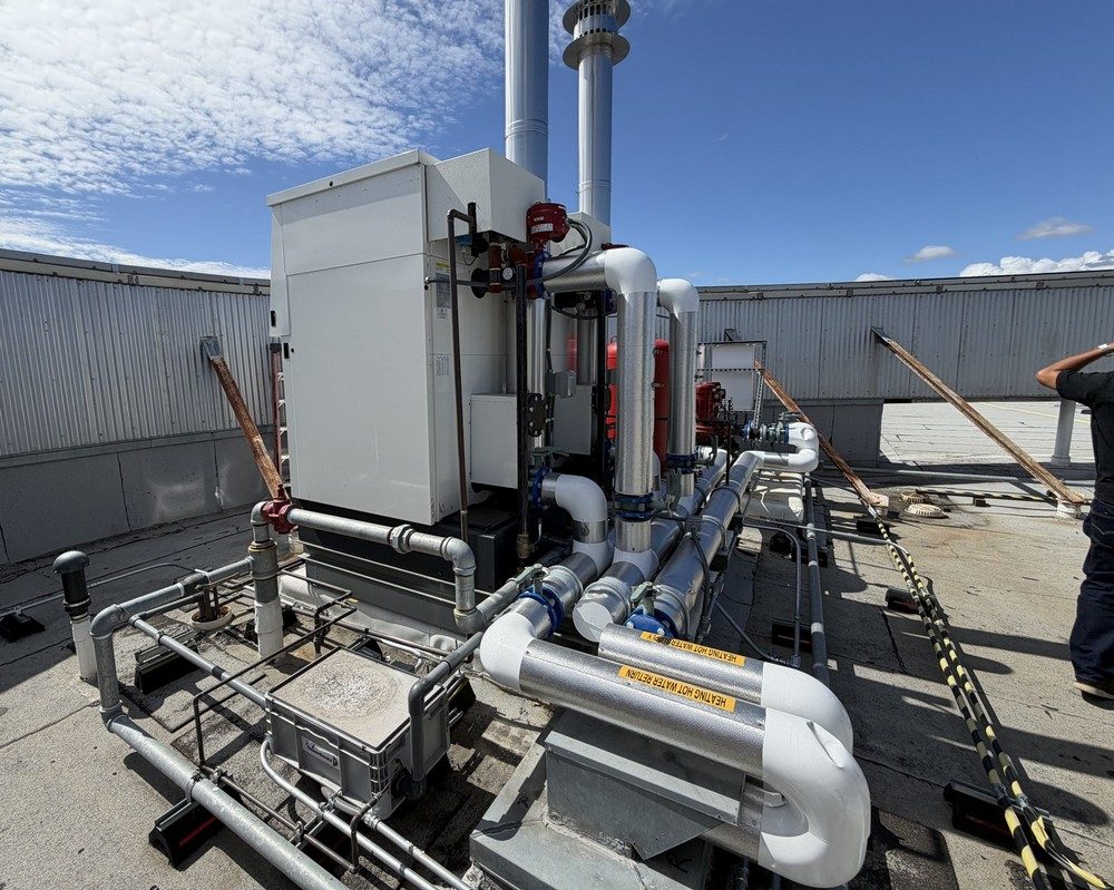 Heating hot water plant, roof level